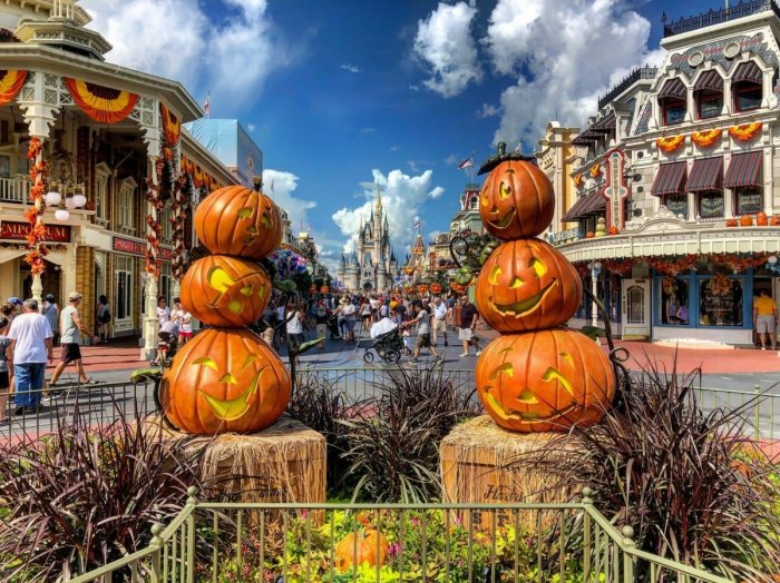 When does disney start decorating for halloween 2021