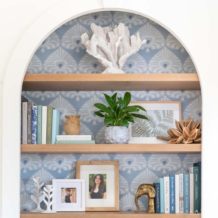 How to decorate a rustic office shelf