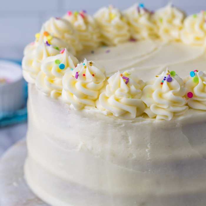 How to start baking and decorating cakes