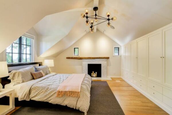 How to decorate a room with dormer windows